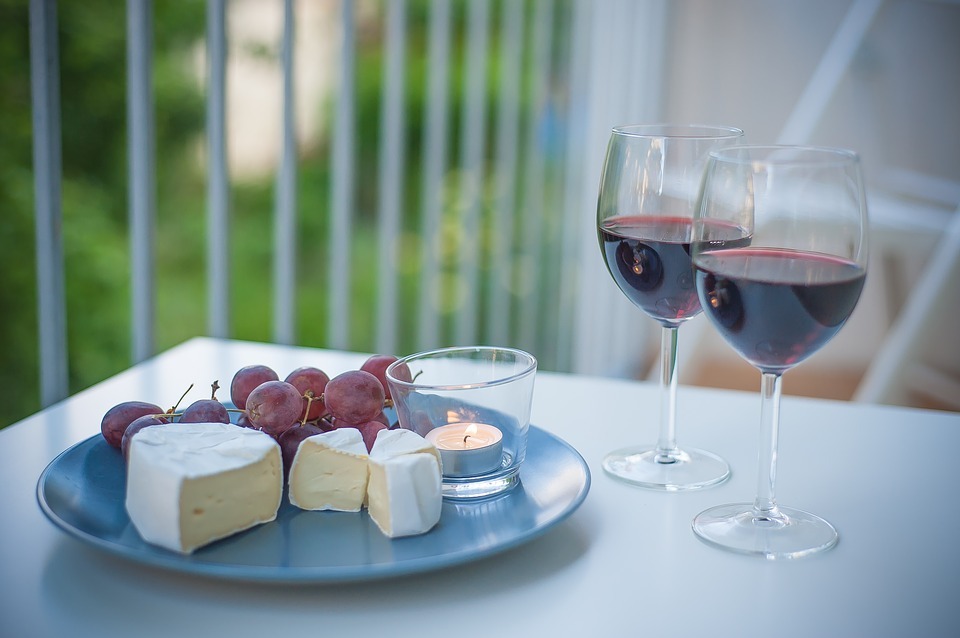 cheese and wine food pairing