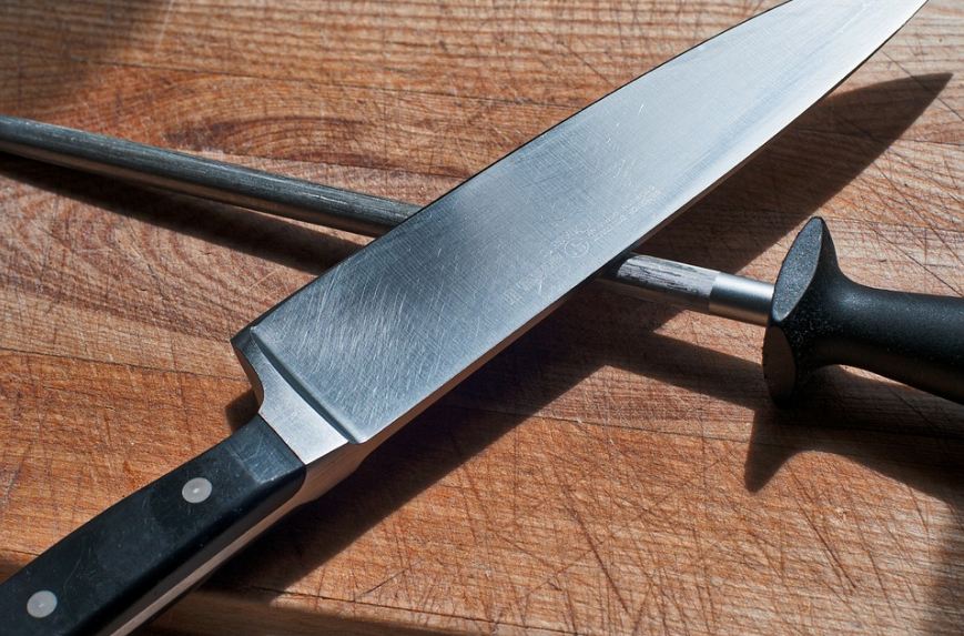 Knife with a sharpening tool