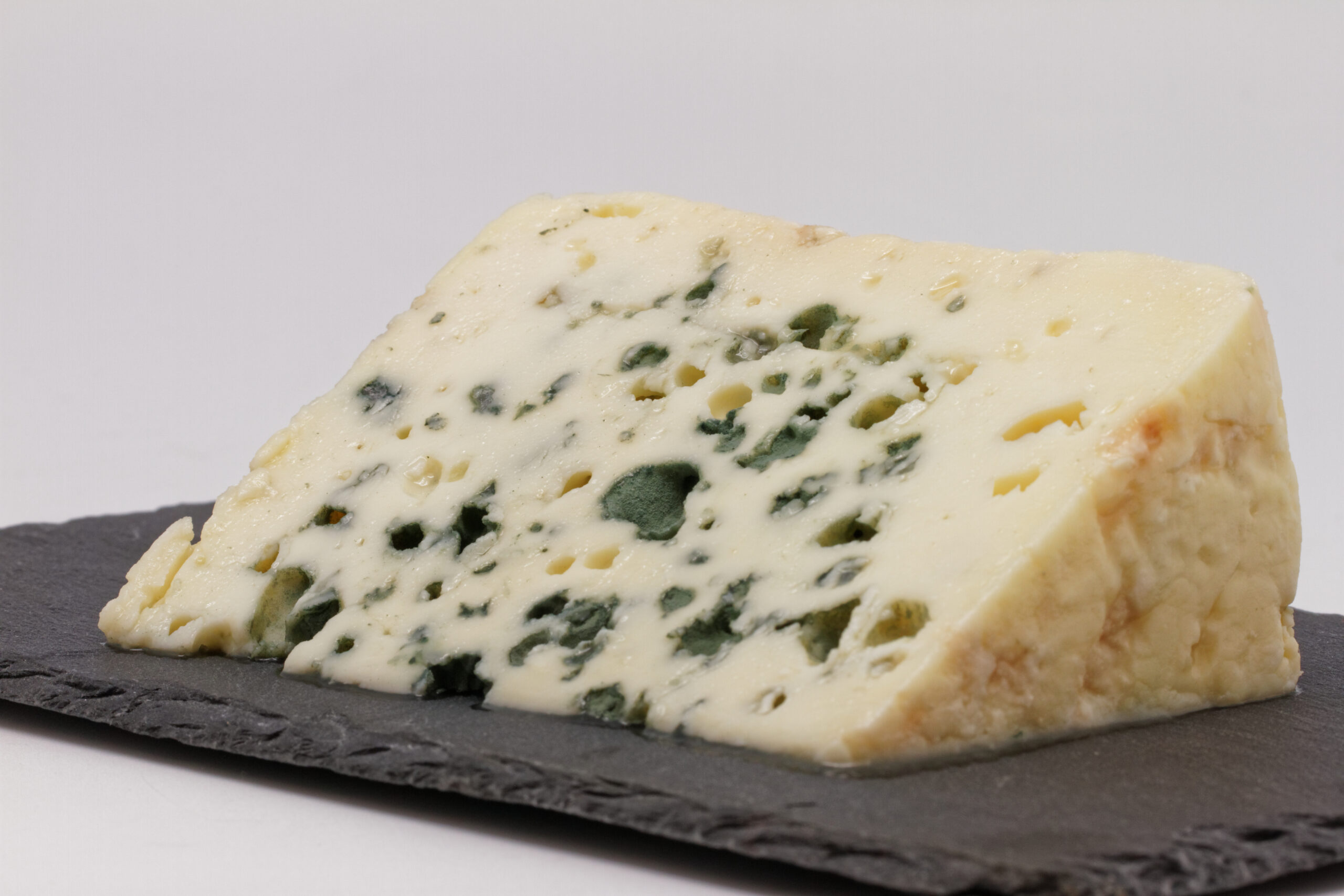 Roquefort-Cheese-with-green-dots-on-gray-wooden-plate